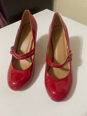 TG Women's Red Patent Leather Mary Jane Style Heels. Good Condition. Size 7 1/2.